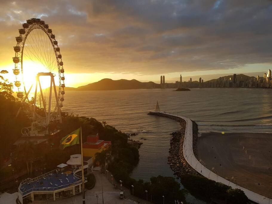 Piscina A Beira-mar, Tranquilidade E Qualidade No De Bc Apartment Balneario Camboriu