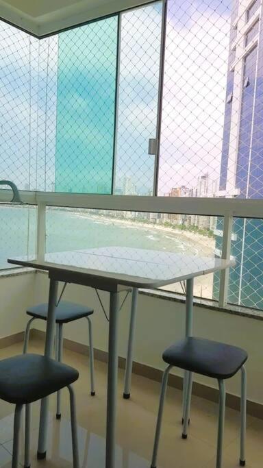 Piscina A Beira-mar, Tranquilidade E Qualidade No De Bc Apartment