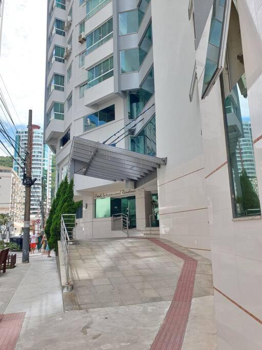 Piscina A Beira-mar, Tranquilidade E Qualidade No De Bc Apartment