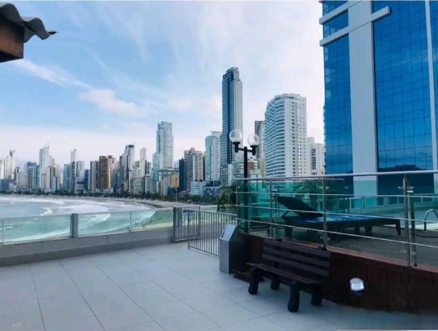 Piscina A Beira-mar, Tranquilidade E Qualidade No De Bc