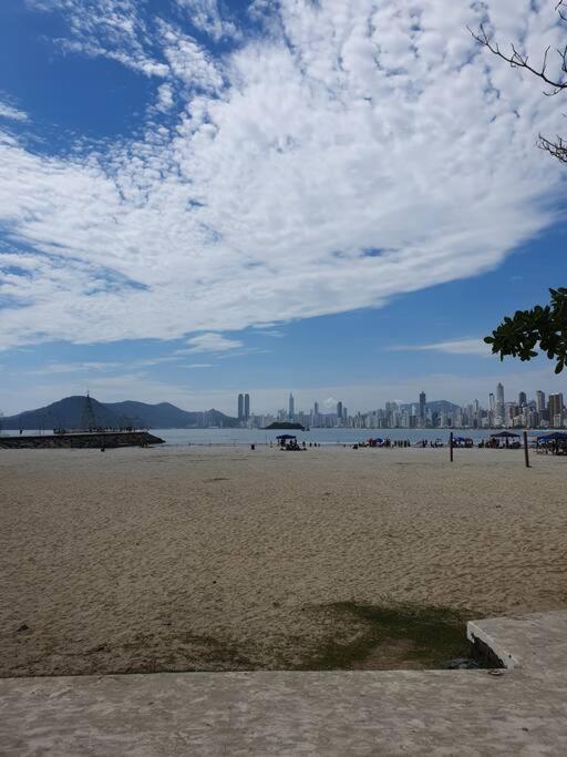 Piscina A Beira-mar, Tranquilidade E Qualidade No De Bc Balneario Camboriu