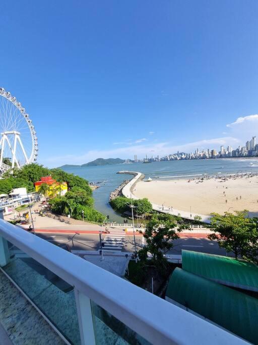 Piscina A Beira-mar, Tranquilidade E Qualidade No De Bc
