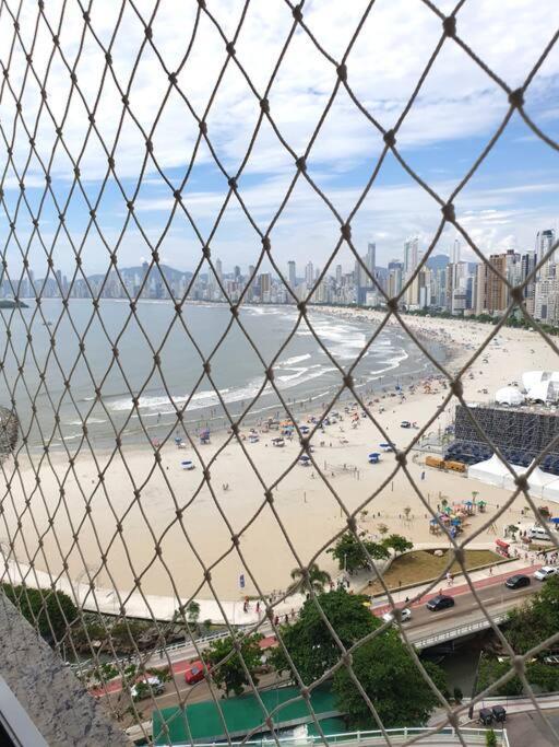 Piscina A Beira-mar, Tranquilidade E Qualidade No De Bc Balneario Camboriu