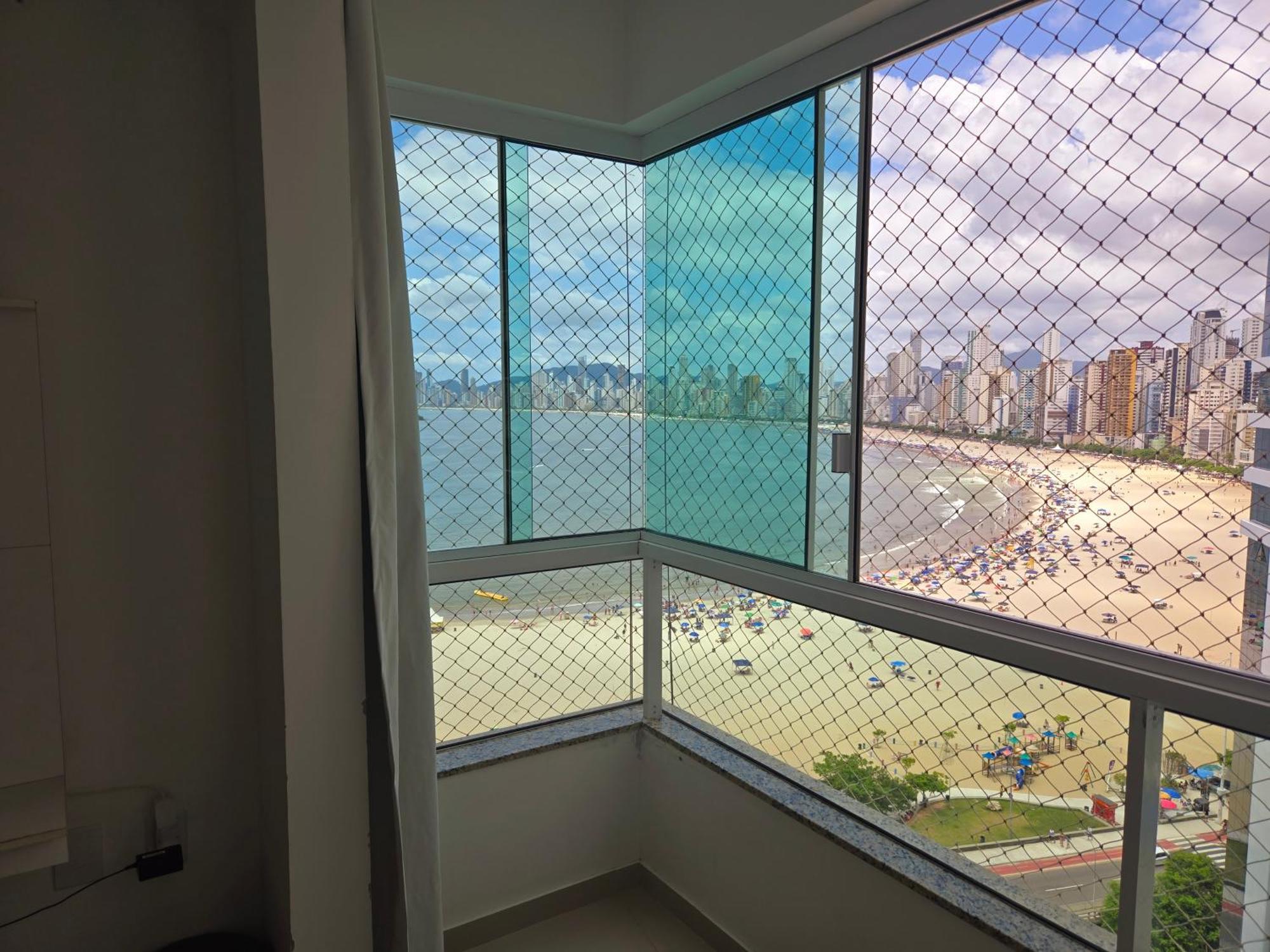 Piscina A Beira-mar, Tranquilidade E Qualidade No De Bc